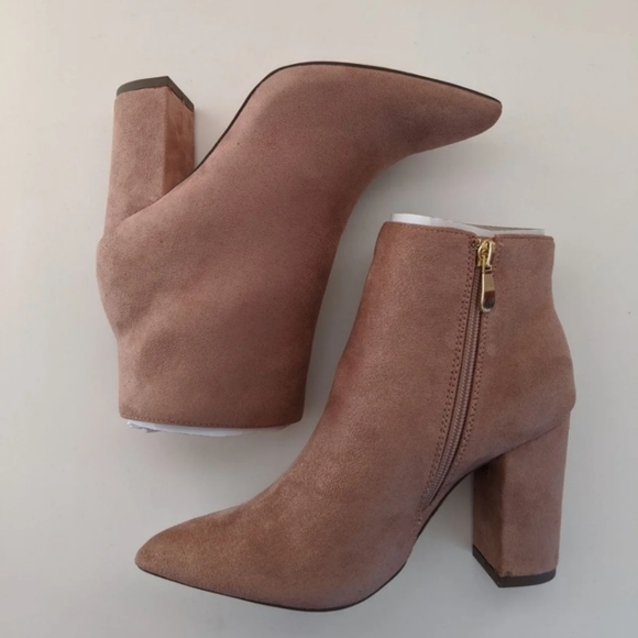 Liliana Shoes - NWOB Liliana Faux-suede Mauve Booties Size 6